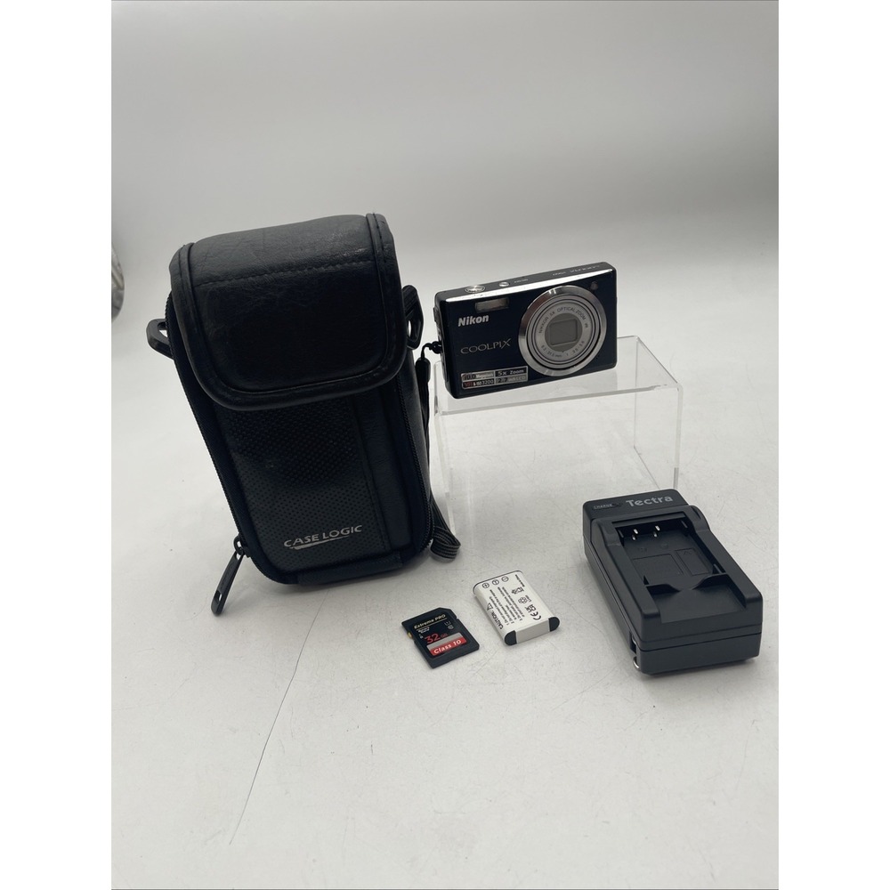Nikon COOLPIX S560 10 MP Digital Camera 5X Zoom+New Battery+Charger+SD Card+Case